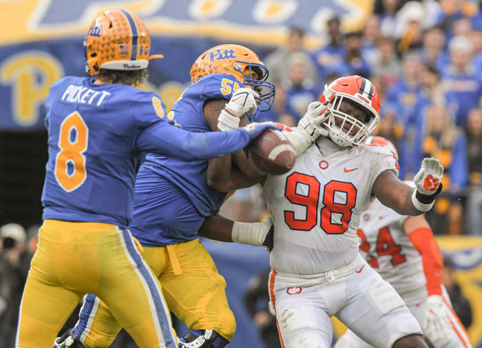 This past Saturday, Kenny Pickett (#8) led Pittsburgh past Myles Murphy (#98) and Clemson 27-17